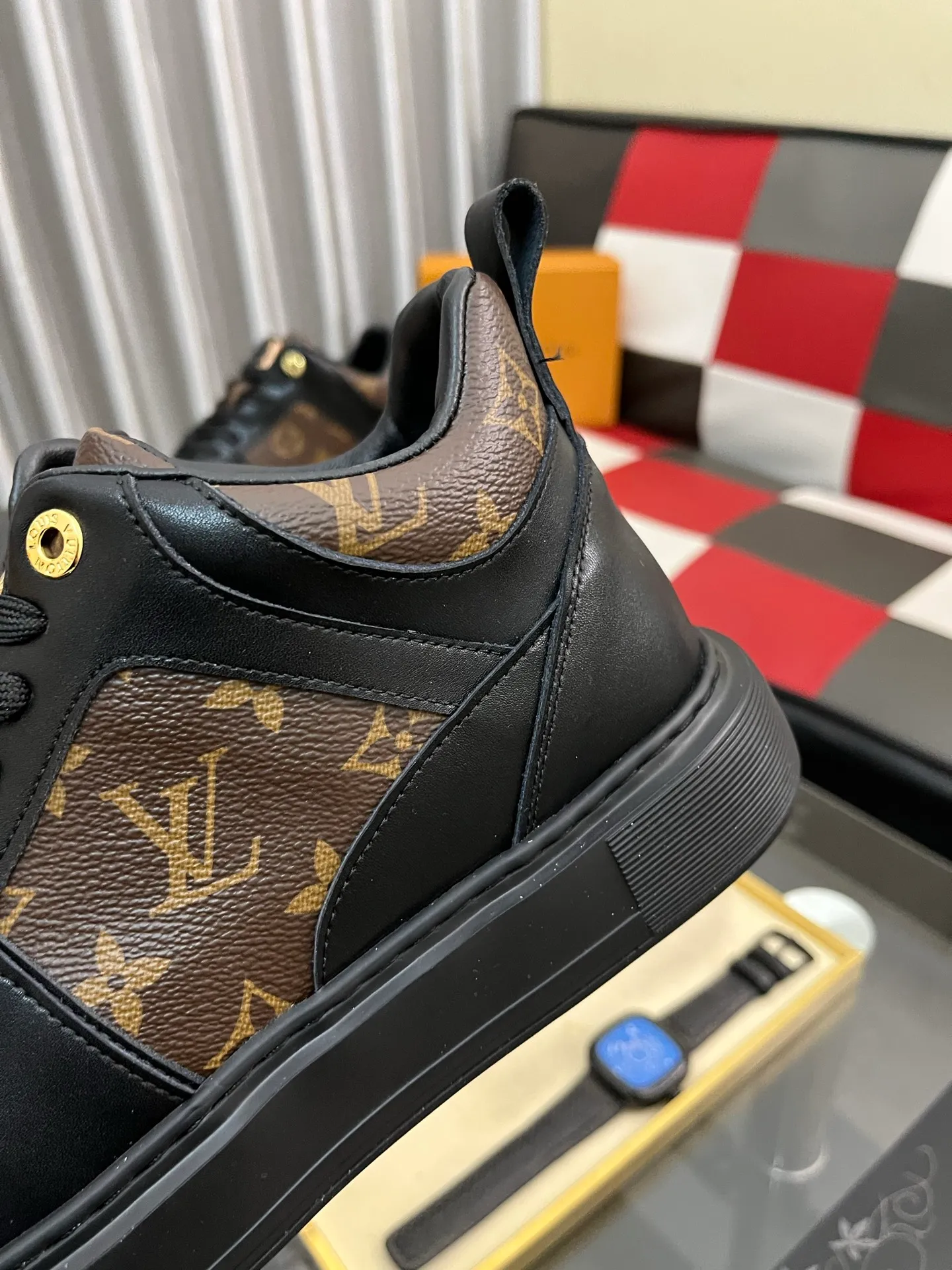Men's shoes 💰458⌚️⌚️《Louis vuitton/LV Louis Vuitton》original quality.~ Unique modern style sneakers. 🏃A must-have casual shoe for trendy men😍😍 Original brand imported from Italy, imported original leather, cowhide lining (refuses to discolor and grind feet) sole: original sole provided by the original factory, French lazy style design ⚠️Fit to the feet, original quality, super comfortable original sole. Code number: 38-442️⃣Colors available